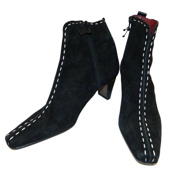 Donald J Pliner Black Suede Ankle Boots Contrast White Stitching Size 7.5 M - Picture 1 of 10